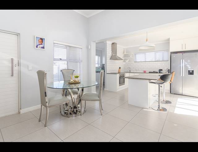 3 BEDROOM FREEHOLD FOR SALE IN PARKLANDS NORTH